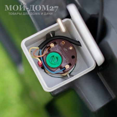 Бак для душа 200 литров с подогревом | Мой-Дом27 | Оснащен электронагревателем 2кВт, обеспечивает быстрый и равномерный нагрев воды в баке.
Нагрев 200 литров с 10 до 40 градусов примерно за 3,5 часа.
Устойчивость к солнечному излучению и температурным воздействиям.
В комплектацию входит боковой штуцер для залива воды, индикатор уровня жидкости и душевая лейка.